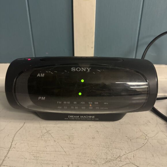 Vintage Sony ICF-C490 Dream Machine Dual Alarm FM/AM Clock Radio Works Excellent - Picture 2 of 7